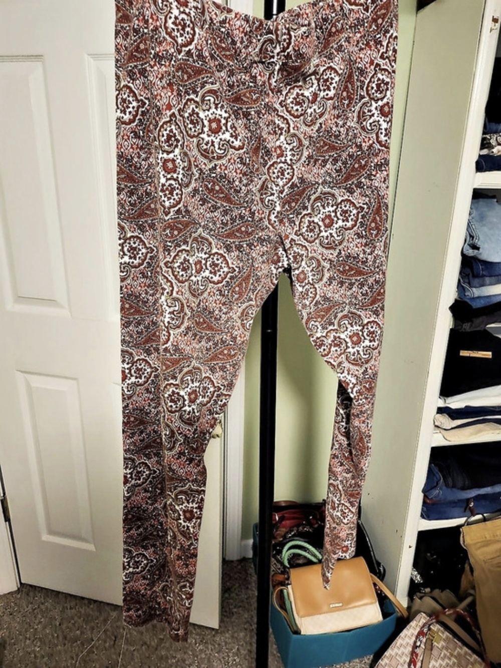 Paisley Leggings in Burgundy/Mauve & White Like New